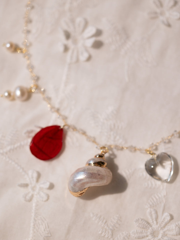 Seashell & Petal Pearls charm Necklace