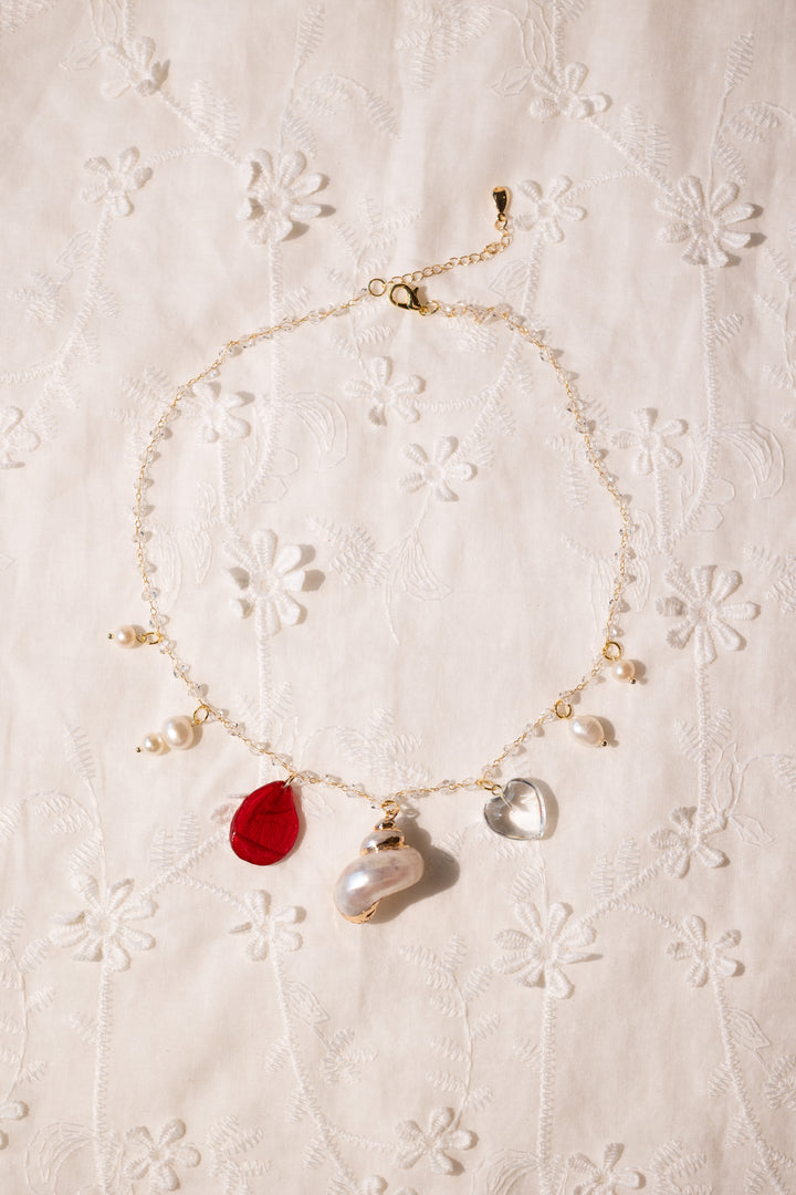 Seashell & Petal Pearls charm Necklace